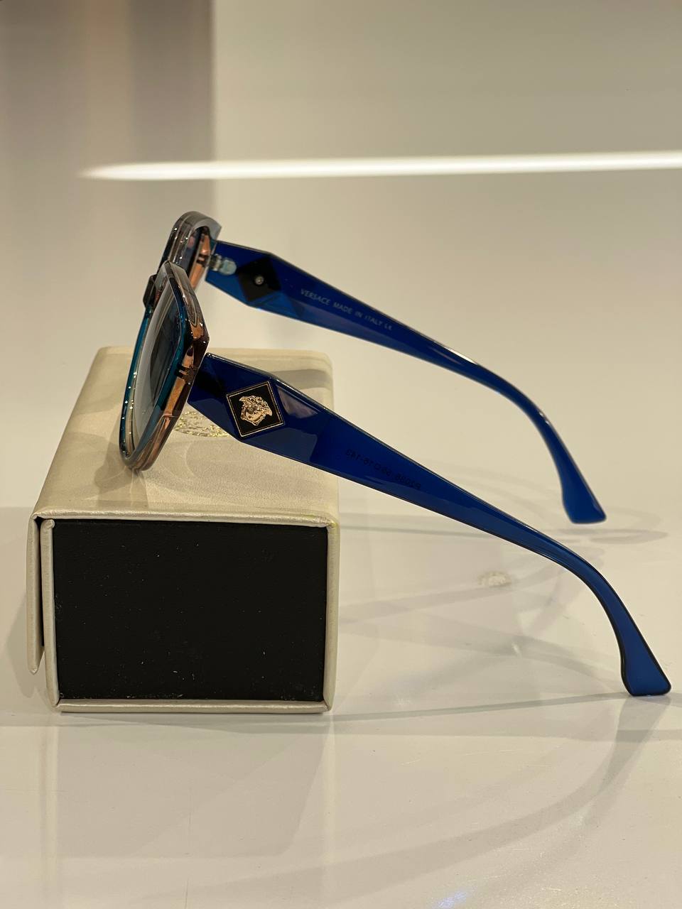 عینک کد ۱۲ - تصویر 2